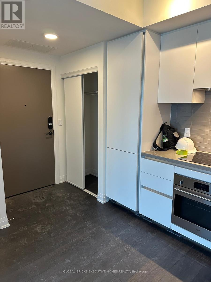 1706 - 4015 The Exchange, Mississauga, Ontario  L5B 0N9 - Photo 2 - W13608482
