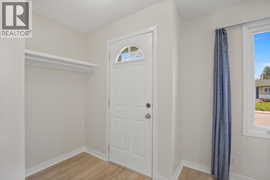11 Oxbow Street, Red Deer, Alberta  T4N 5C3 - Photo 4 - A2329519