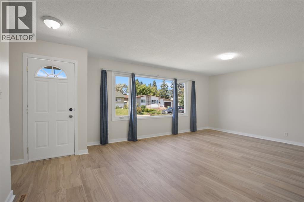 11 Oxbow Street, Red Deer, Alberta  T4N 5C3 - Photo 5 - A2329519
