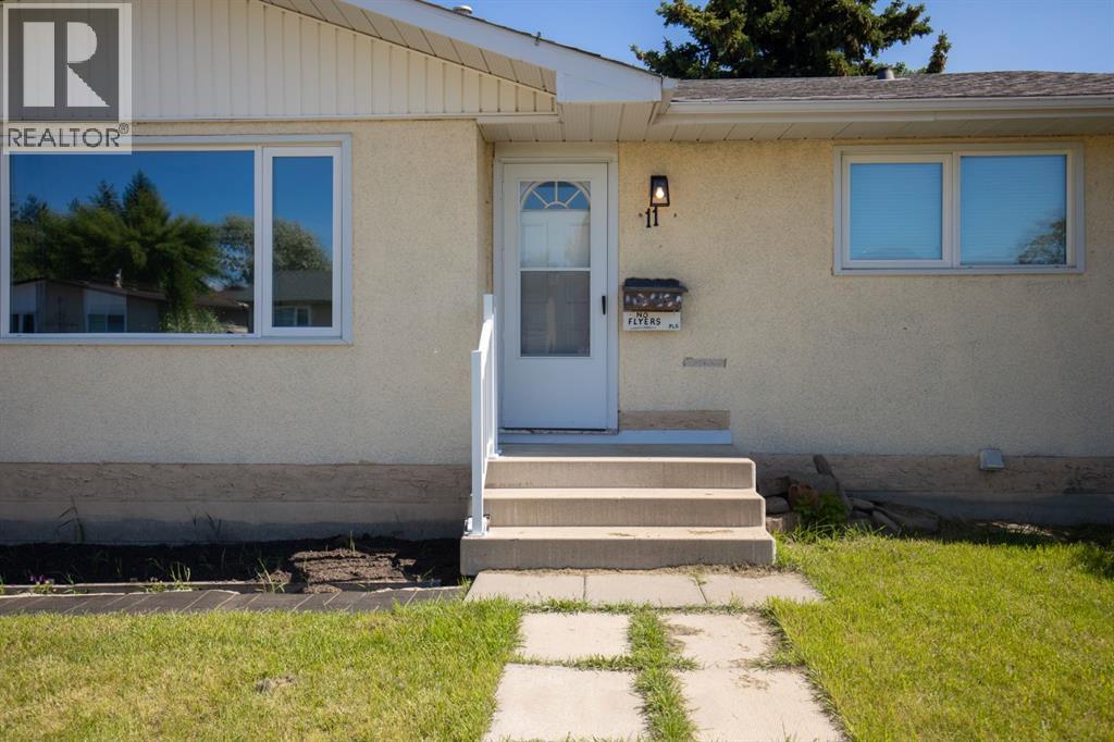 11 Oxbow Street, Red Deer, Alberta  T4N 5C3 - Photo 3 - A2329519