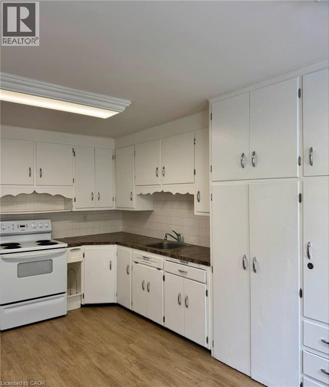 52 Walter Street, Kitchener, Ontario  N2G 1S1 - Photo 4 - 40820236
