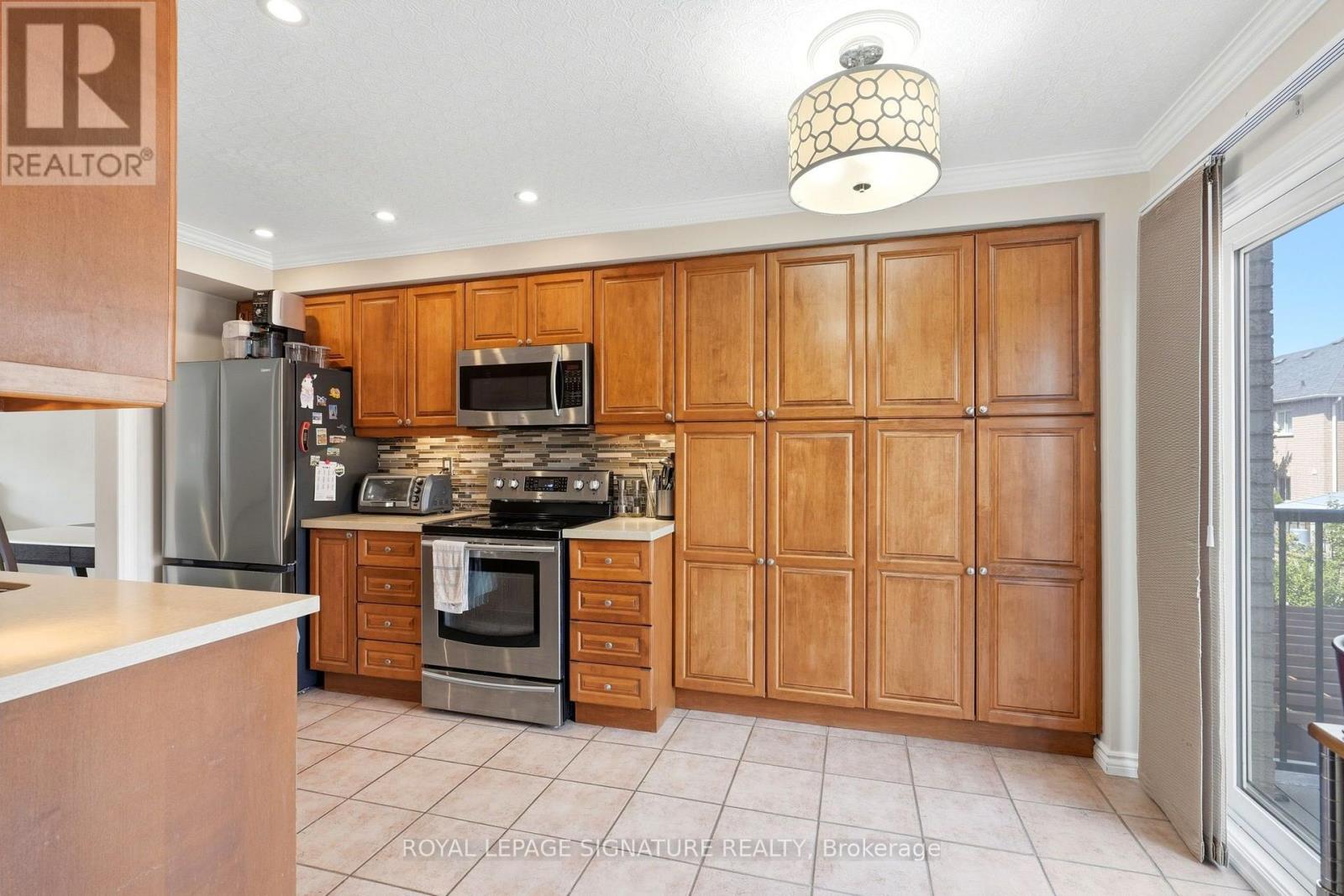 36 Moorefield Drive, Toronto, Ontario  M1C 5B6 - Photo 10 - E13608678