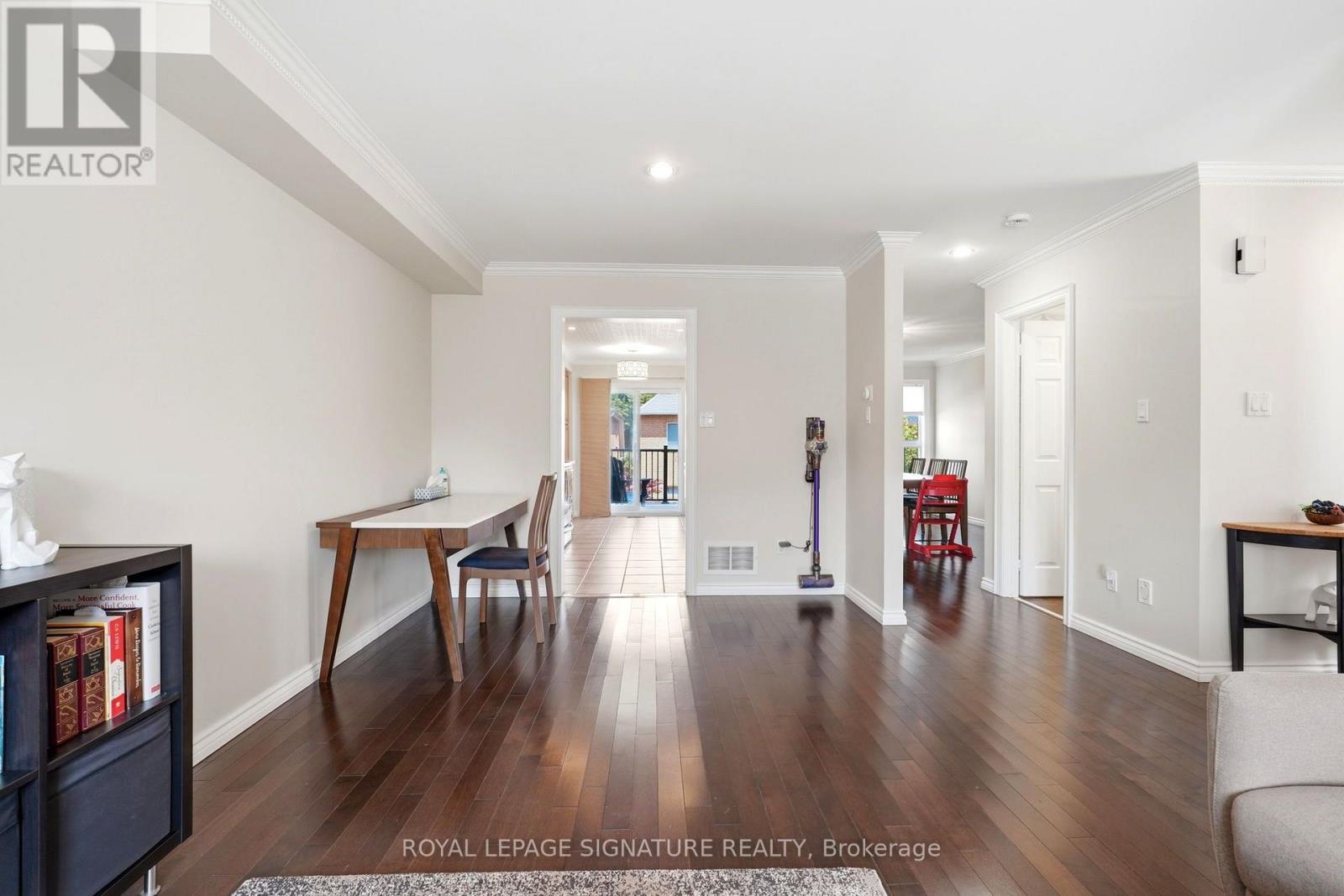 36 Moorefield Drive, Toronto, Ontario  M1C 5B6 - Photo 4 - E13608678