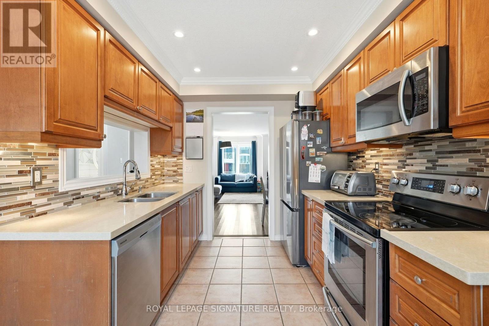 36 Moorefield Drive, Toronto, Ontario  M1C 5B6 - Photo 9 - E13608678