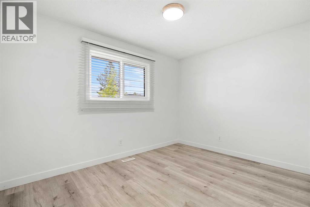 424 Penbrooke Crescent SE, Calgary, Alberta  T2A 3T7 - Photo 11 - A2323383