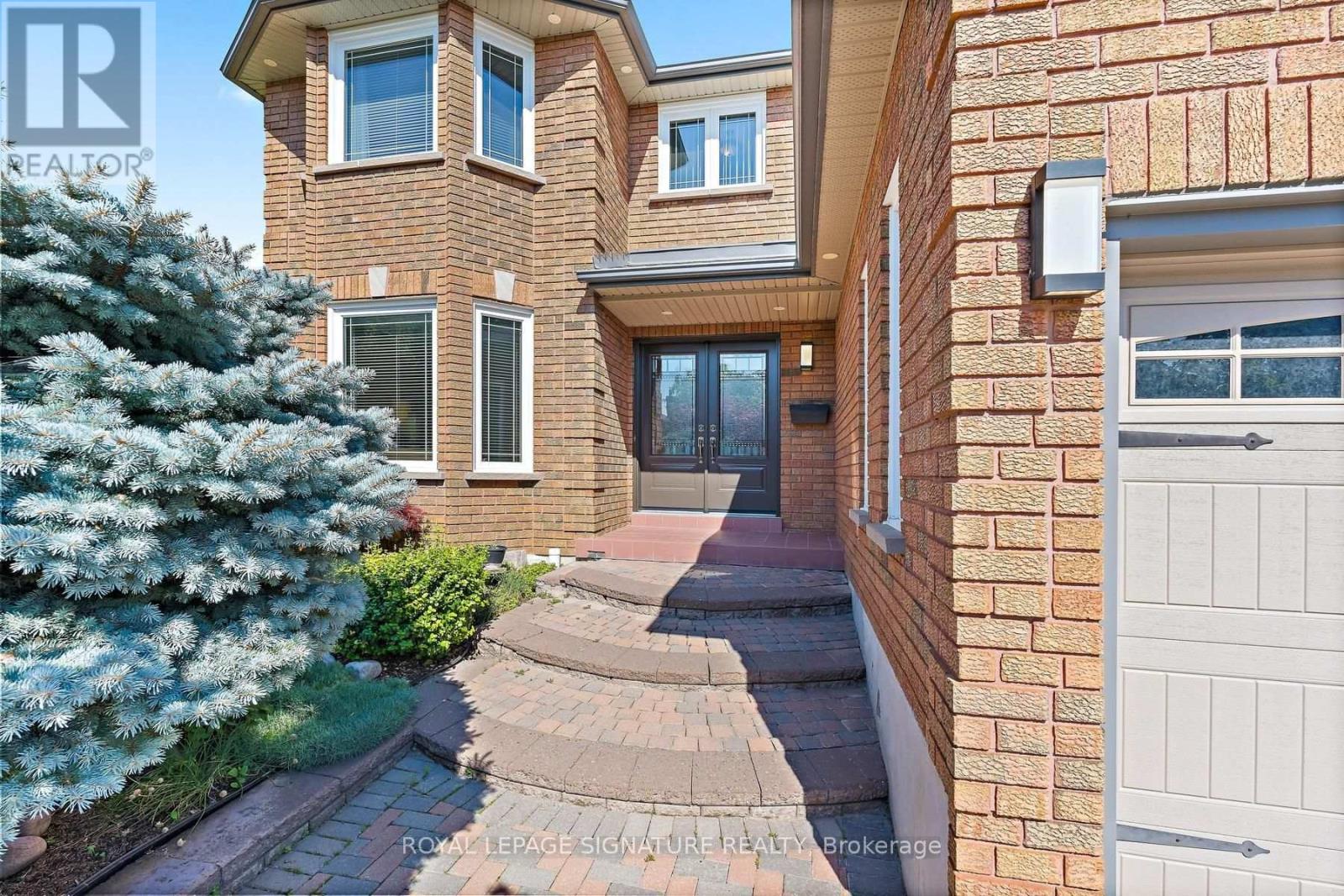 40 Burgby Avenue, Brampton, Ontario  L6X 3A4 - Photo 4 - W13608514