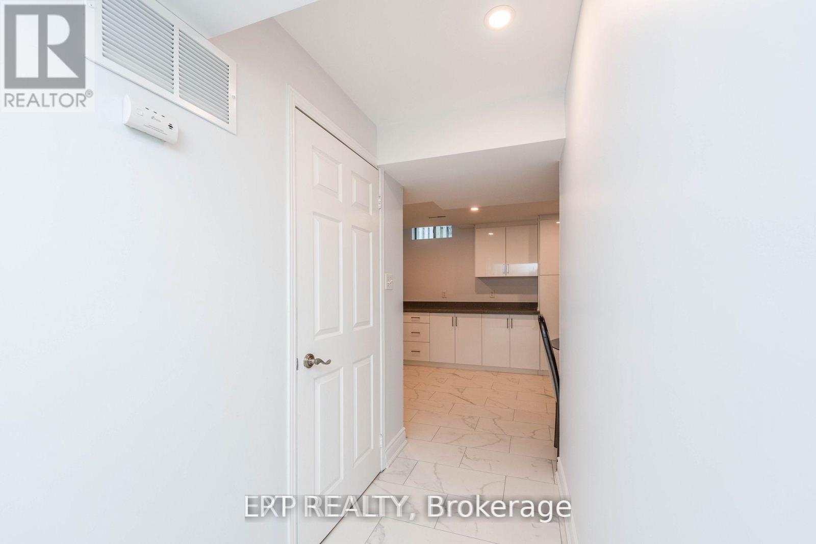 Legal Basement Apartment - 9 Michigan Avenue, Brampton, Ontario  L6Y 4N5 - Photo 5 - W13608652