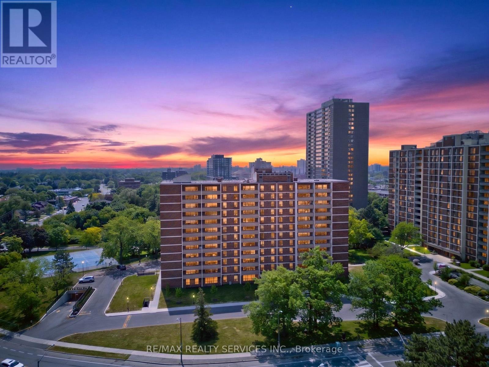 210 - 3120 Kirwin Avenue, Mississauga, Ontario  L5A 3R2 - Photo 2 - W13608768