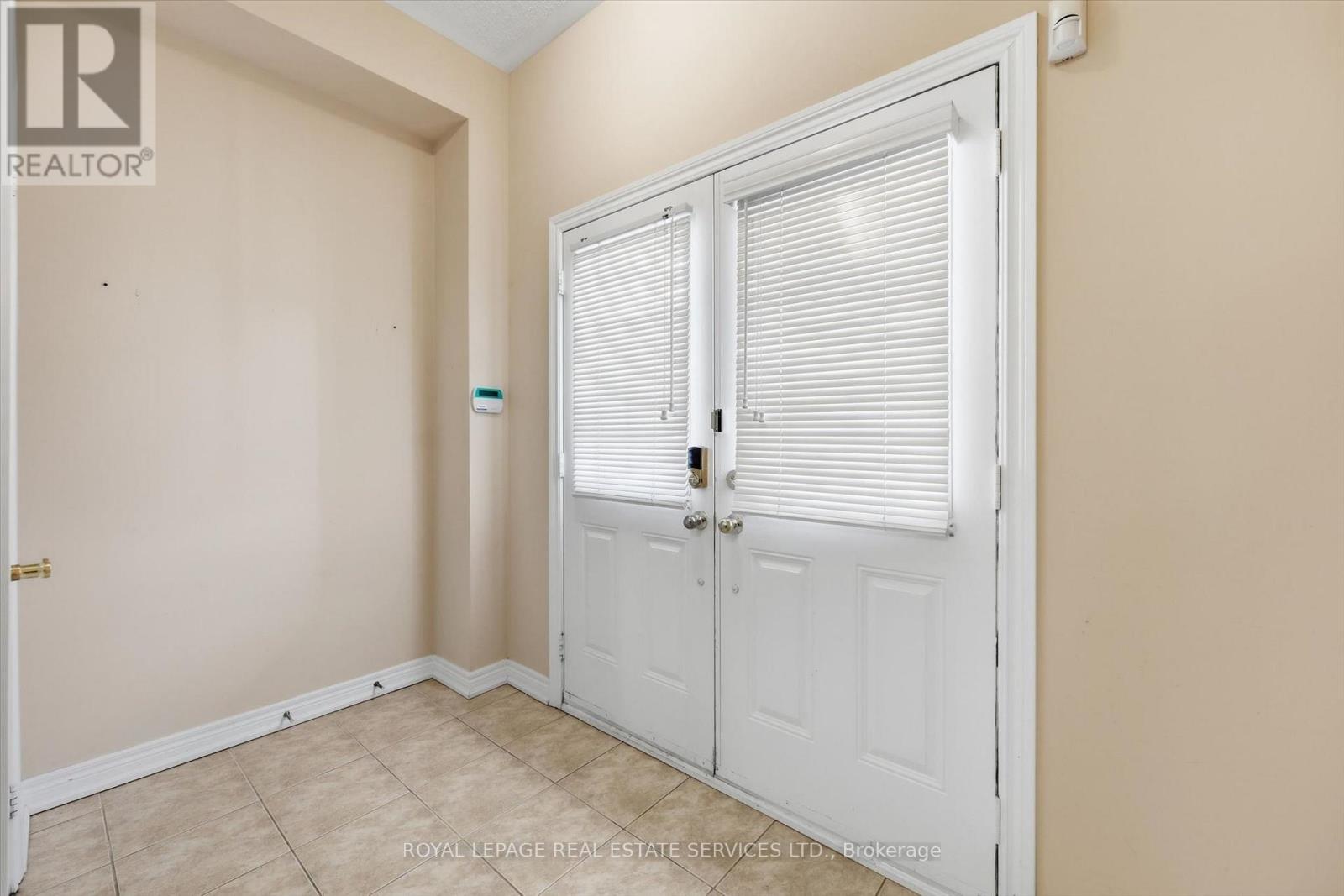 1333 Kestell Boulevard, Oakville, Ontario  L6H 0C8 - Photo 5 - W13014058