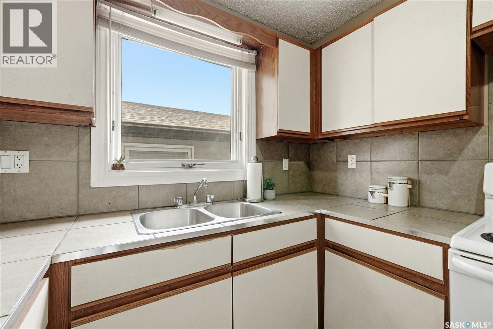 2051 Mcdonald Street, Regina, Saskatchewan  S4N 2Y4 - Photo 6 - SK043648