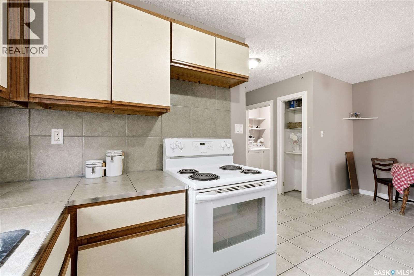 2051 Mcdonald Street, Regina, Saskatchewan  S4N 2Y4 - Photo 7 - SK043648