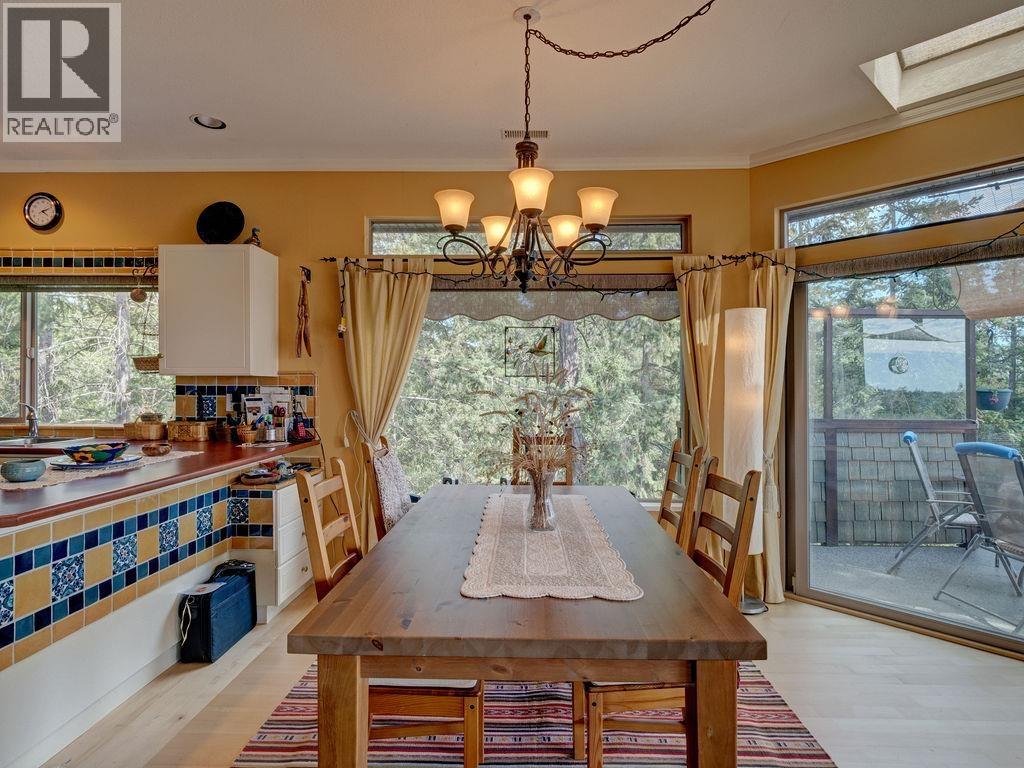 5475 Hydaway Place, Halfmoon Bay, British Columbia  V7Z 1B4 - Photo 6 - R3145775