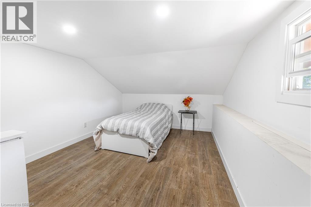 472 COLBORNE Street E - Photo 15