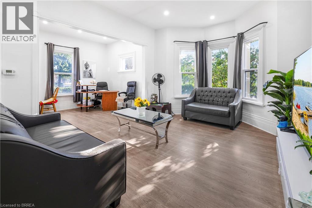 472 COLBORNE Street E - Photo 6