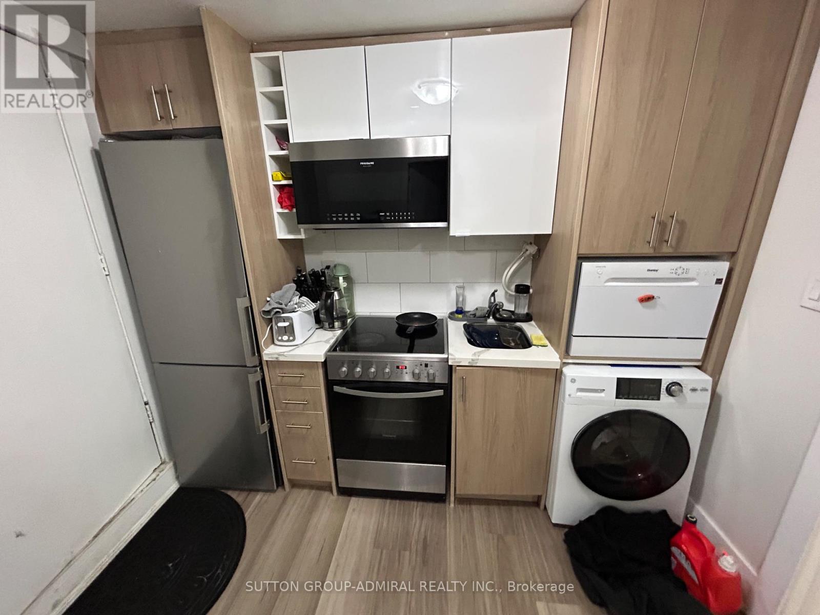 18 - 915 St Clair Avenue W, Toronto, Ontario  M6C 1C7 - Photo 2 - C13440018