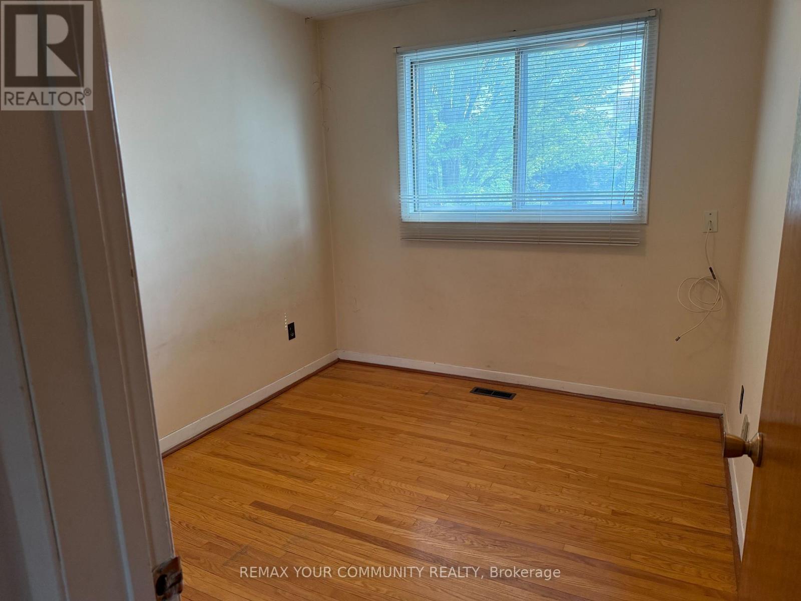 Upper - 300 Driftwood Avenue, Toronto, Ontario  M3N 2P1 - Photo 16 - W13551322