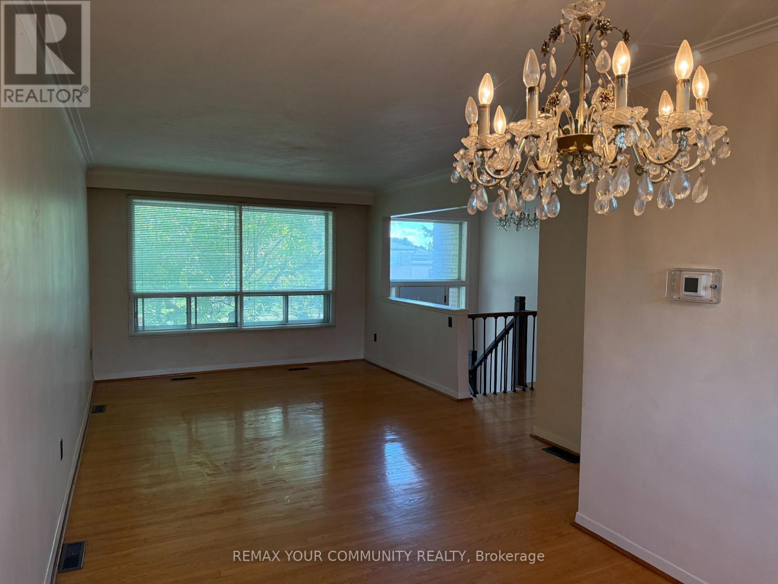 Upper - 300 Driftwood Avenue, Toronto, Ontario  M3N 2P1 - Photo 11 - W13551322