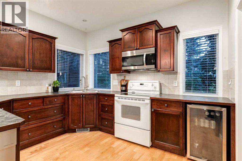 10450 Rockyledge Street NW, Calgary, Alberta  T3G 5N1 - Photo 18 - A2322697