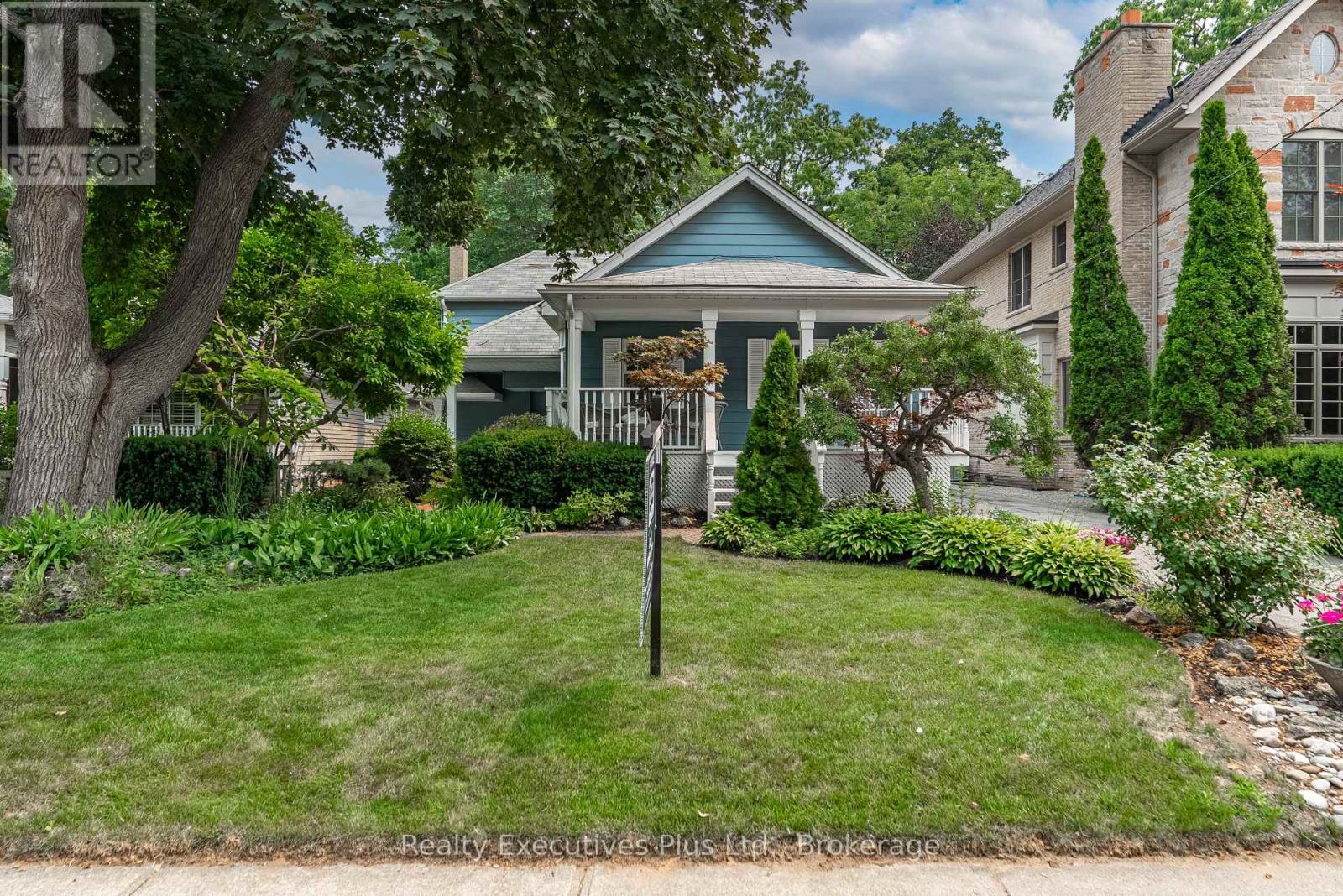 322 Pine Avenue, Oakville, Ontario  L6J 2J9 - Photo 2 - W13609074