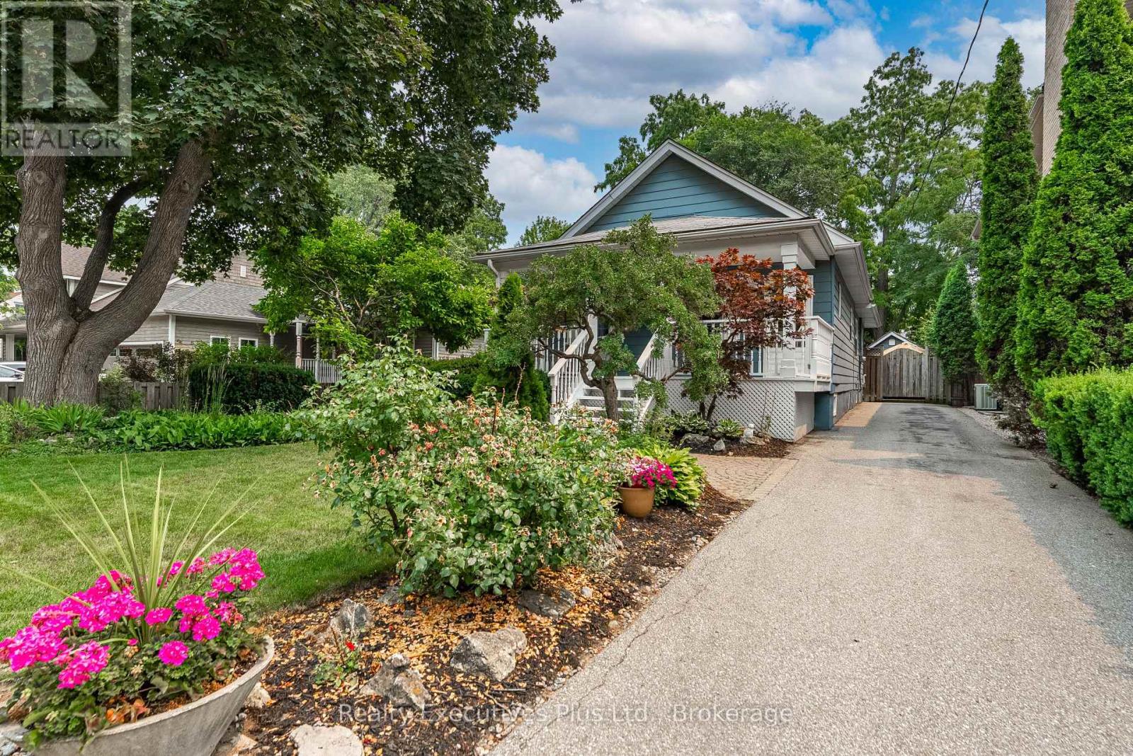 322 Pine Avenue, Oakville, Ontario  L6J 2J9 - Photo 3 - W13609074
