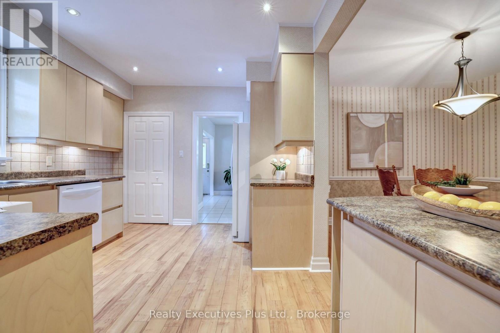 322 Pine Avenue, Oakville, Ontario  L6J 2J9 - Photo 7 - W13609074