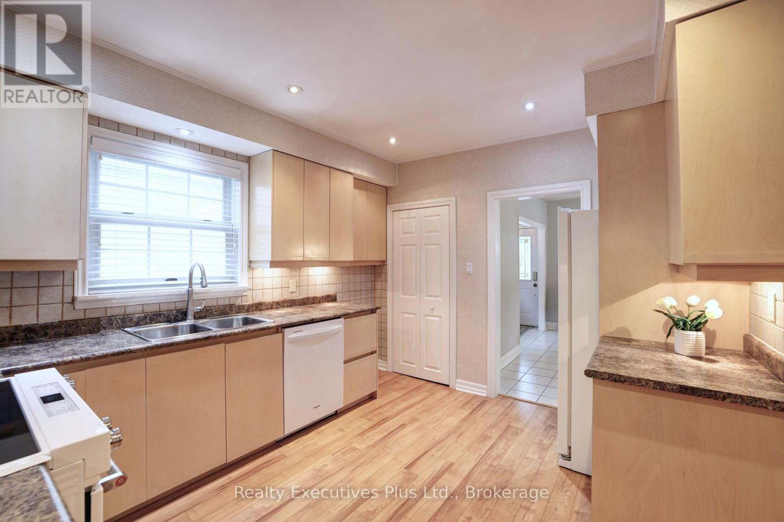 322 Pine Avenue, Oakville, Ontario  L6J 2J9 - Photo 8 - W13609074