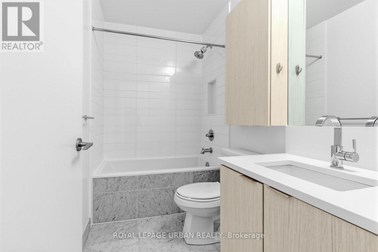 2311 - 38 Iannuzzi Street, Toronto, Ontario  M5V 0E8 - Photo 17 - C13609012