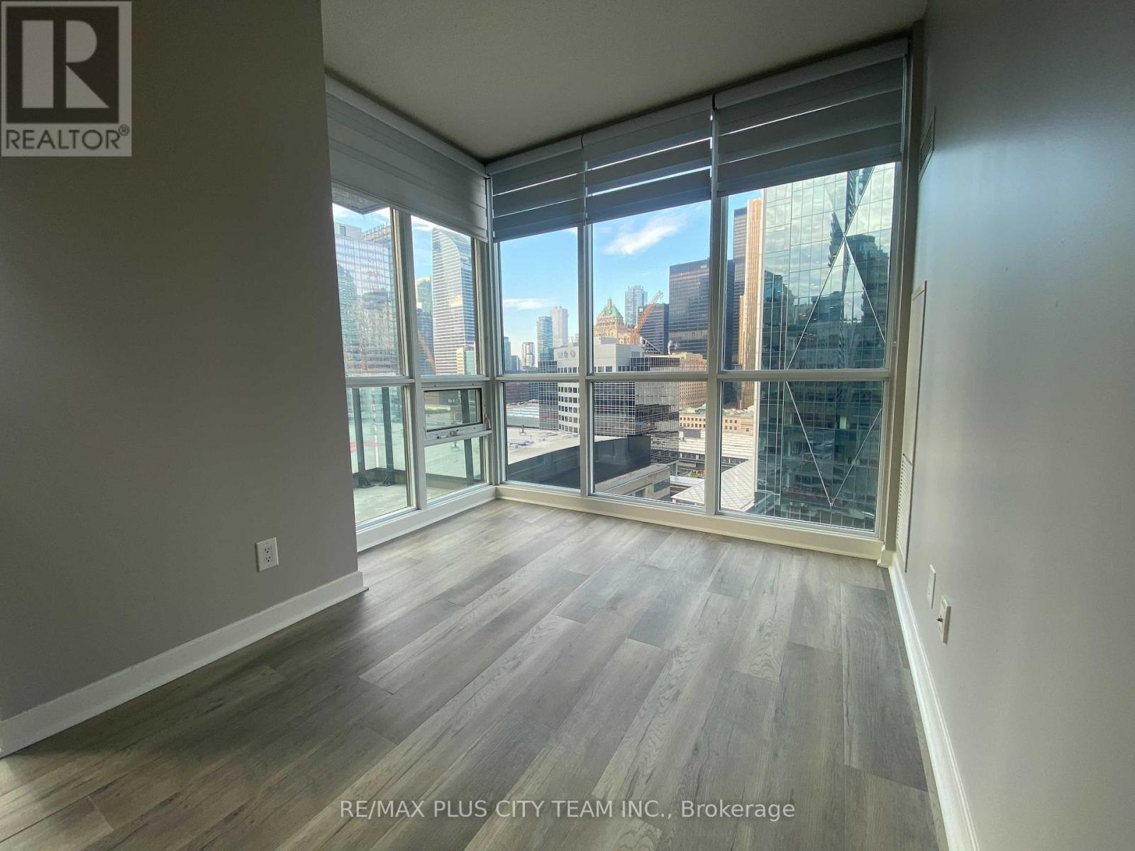 1802 - 18 Harbour Street, Toronto, Ontario  M5E 1Z8 - Photo 2 - C13609066