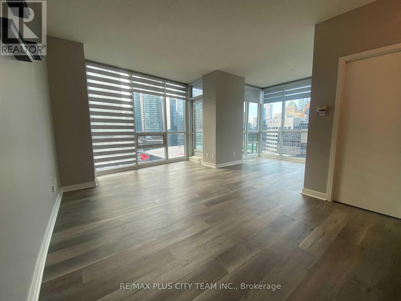1802 - 18 Harbour Street, Toronto, Ontario  M5E 1Z8 - Photo 3 - C13609066