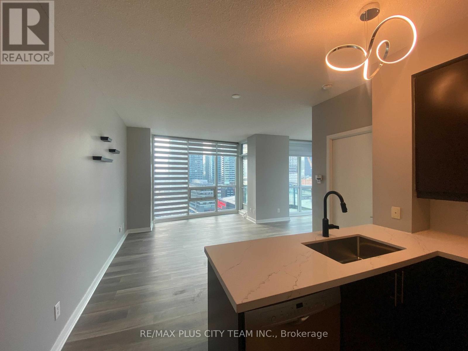 1802 - 18 Harbour Street, Toronto, Ontario  M5E 1Z8 - Photo 4 - C13609066
