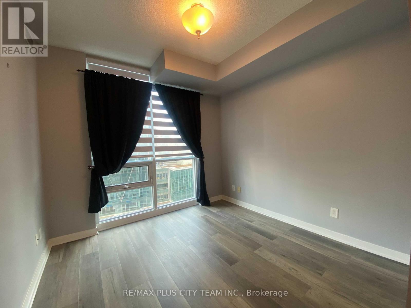 1802 - 18 Harbour Street, Toronto, Ontario  M5E 1Z8 - Photo 7 - C13609066