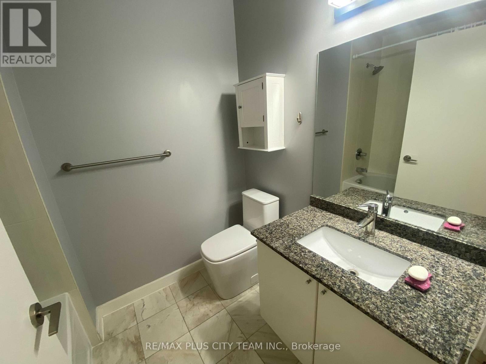 1802 - 18 Harbour Street, Toronto, Ontario  M5E 1Z8 - Photo 9 - C13609066