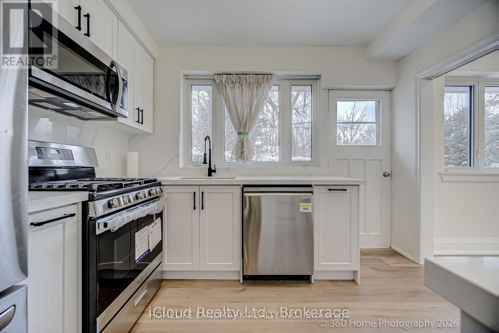 73 Berkinshaw Crescent, Toronto, Ontario  M3B 2T1 - Photo 6 - C13609102