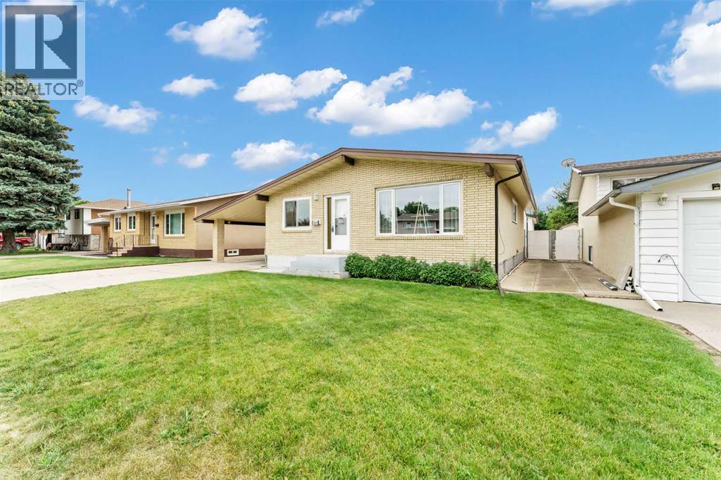 2689 Thompson Crescent Se, Medicine Hat, Alberta  T1B 1C5 - Photo 2 - A2329282