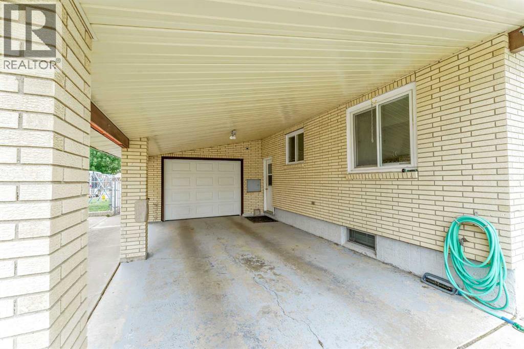 2689 Thompson Crescent Se, Medicine Hat, Alberta  T1B 1C5 - Photo 4 - A2329282
