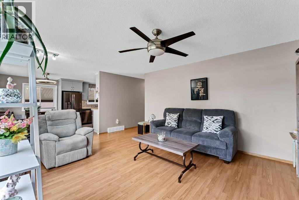 2689 Thompson Crescent Se, Medicine Hat, Alberta  T1B 1C5 - Photo 9 - A2329282