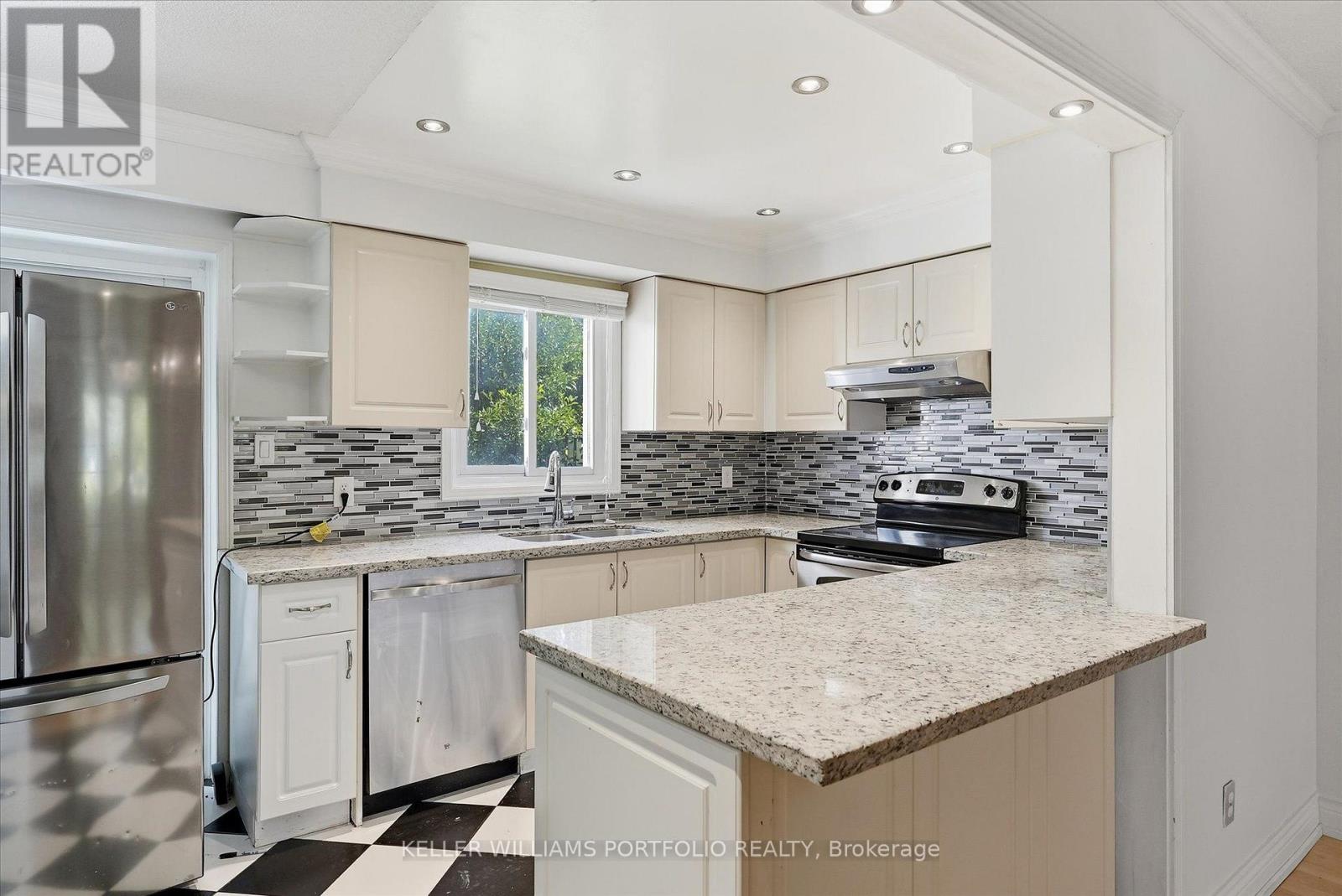 73 Jessica Gardens, Vaughan, Ontario  L4J 3G1 - Photo 11 - N13609032