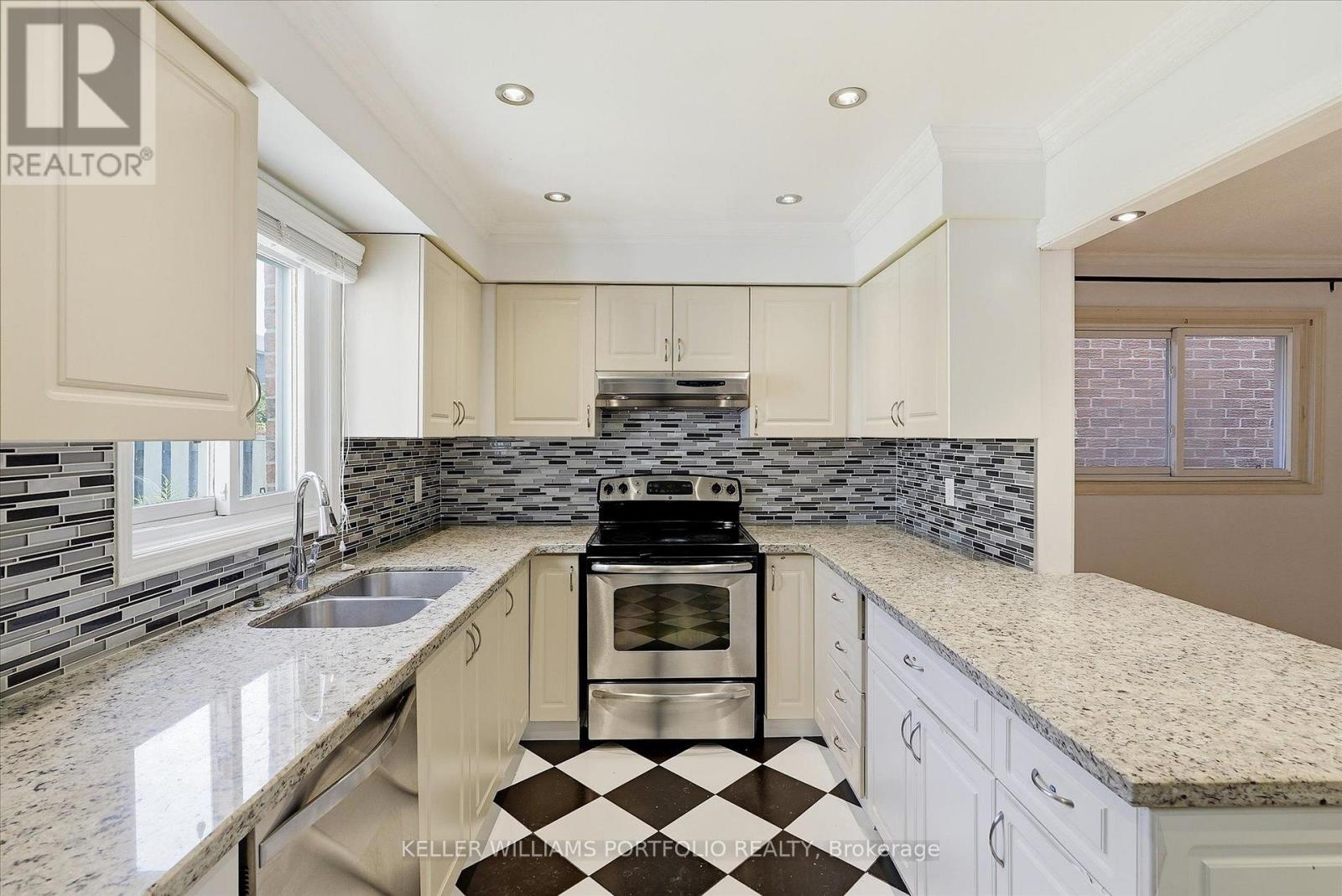 73 Jessica Gardens, Vaughan, Ontario  L4J 3G1 - Photo 12 - N13609032