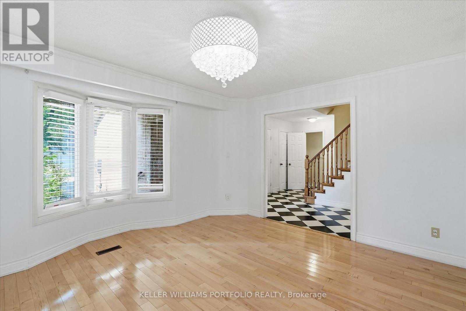 73 Jessica Gardens, Vaughan, Ontario  L4J 3G1 - Photo 7 - N13609032