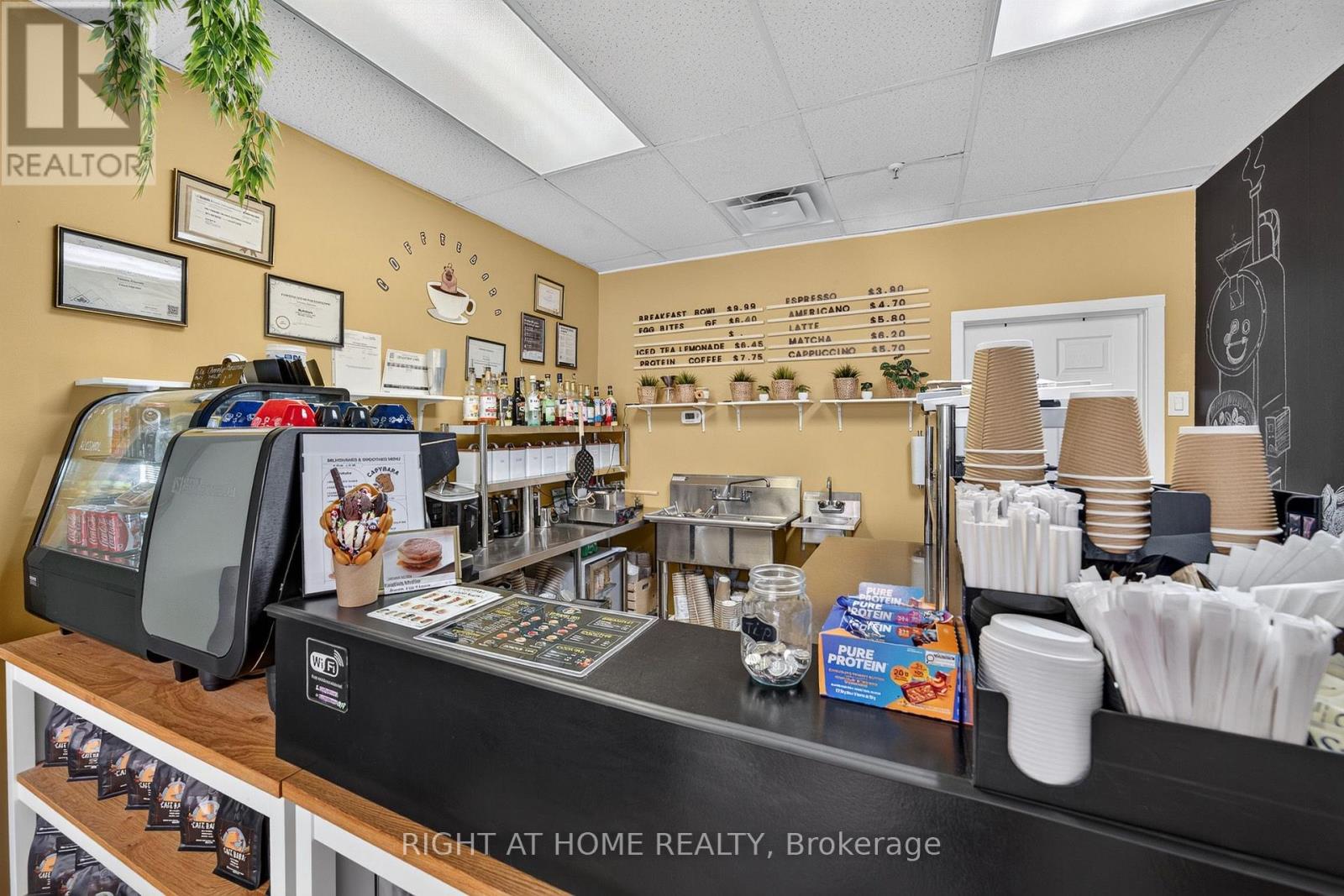 105 - 2323 Bloor Street W, Toronto, Ontario  M6S 4W1 - Photo 6 - W13608958