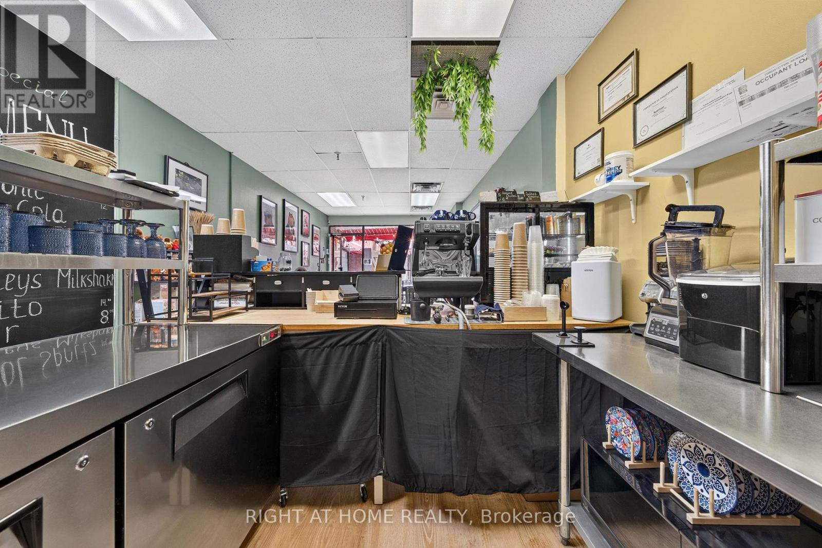 105 - 2323 Bloor Street W, Toronto, Ontario  M6S 4W1 - Photo 8 - W13608958