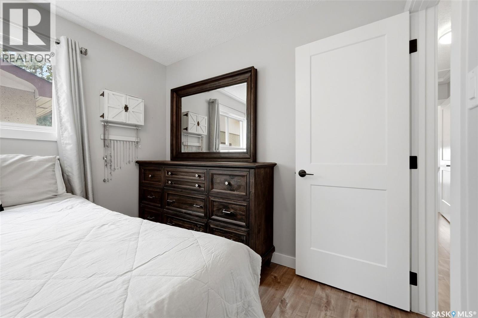 1566 Grosvenor Street, Regina, Saskatchewan  S4N 4C6 - Photo 10 - SK043761