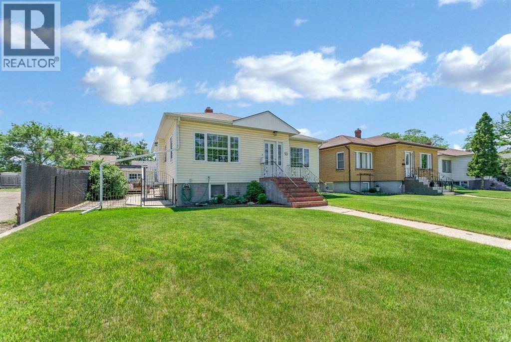 53 3 Street Sw, Medicine Hat, Alberta  T1A 4C4 - Photo 1 - A2318762