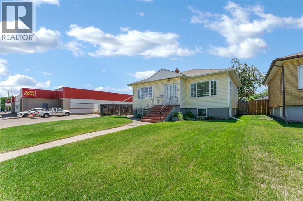 53 3 Street Sw, Medicine Hat, Alberta  T1A 4C4 - Photo 3 - A2318762