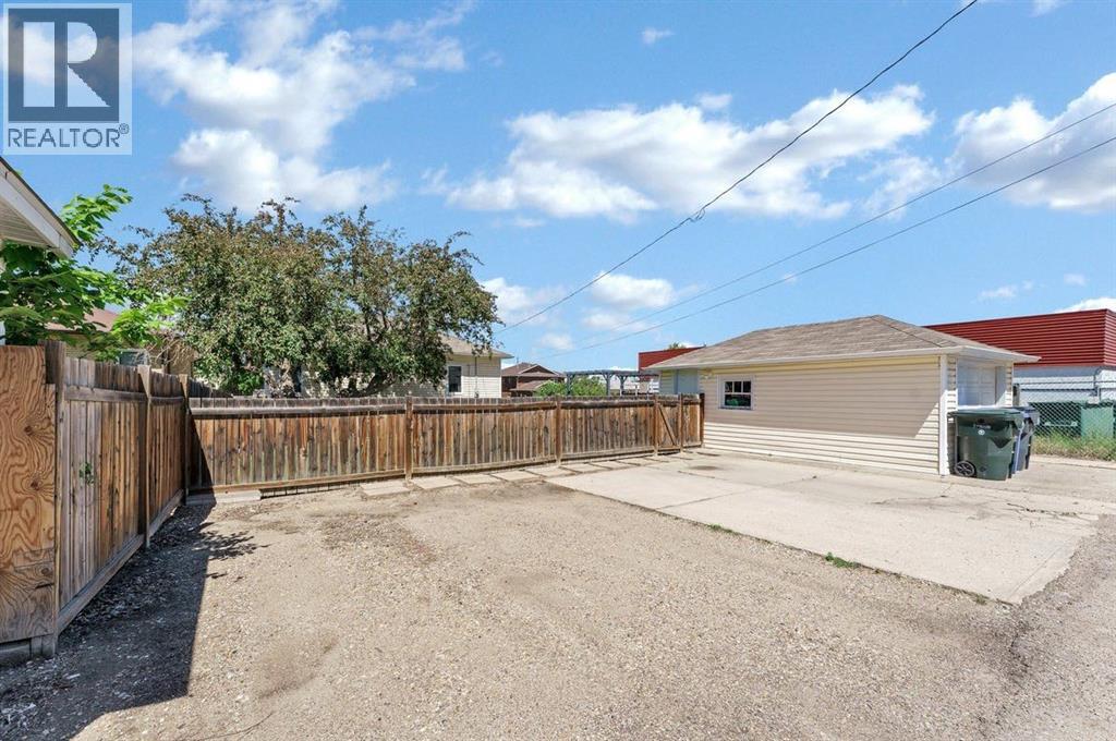 53 3 Street Sw, Medicine Hat, Alberta  T1A 4C4 - Photo 38 - A2318762