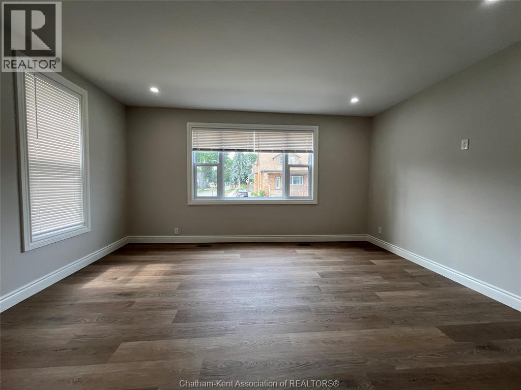 205 St.clair Street, Chatham, Ontario  N7L 3J4 - Photo 4 - 26018082