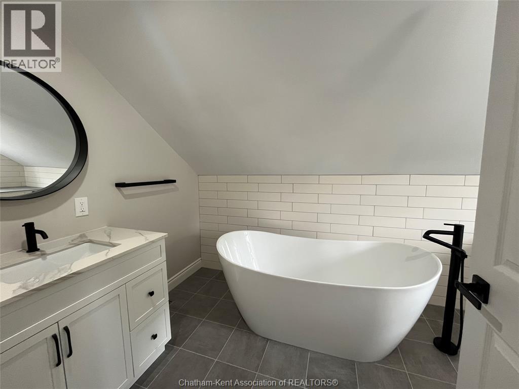 205 St.clair Street, Chatham, Ontario  N7L 3J4 - Photo 8 - 26018082