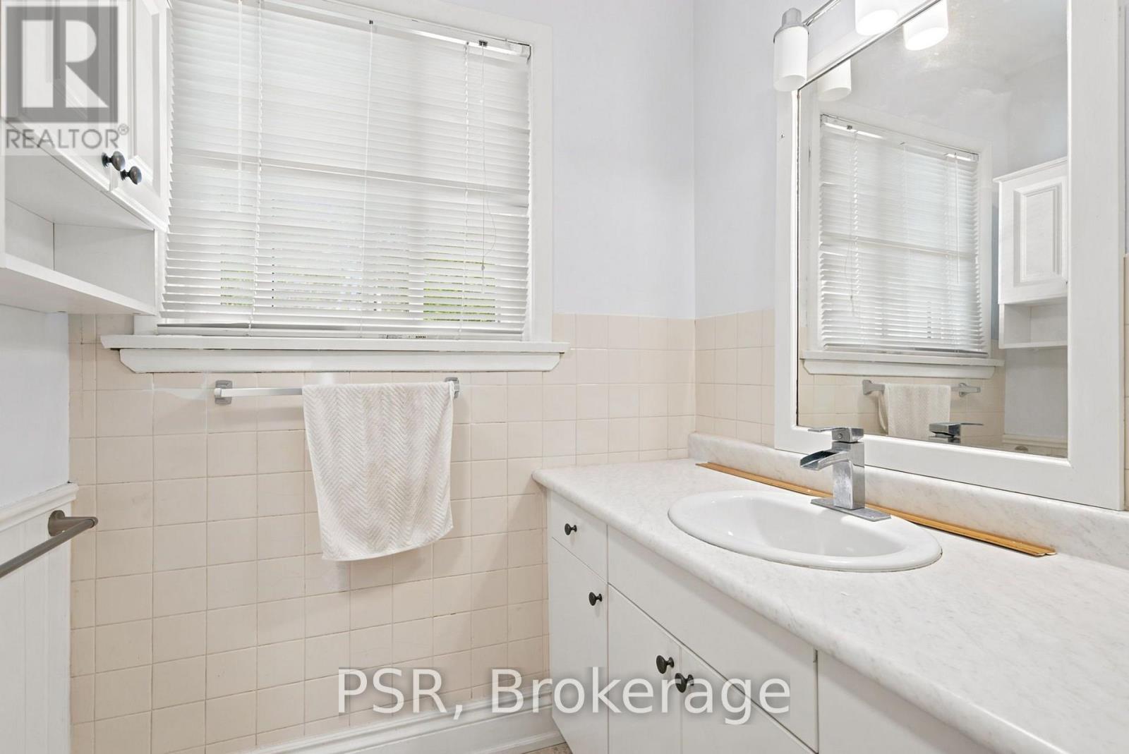 Upper - 531 Rodd Avenue, Pickering, Ontario  L1W 2B1 - Photo 24 - E13609236