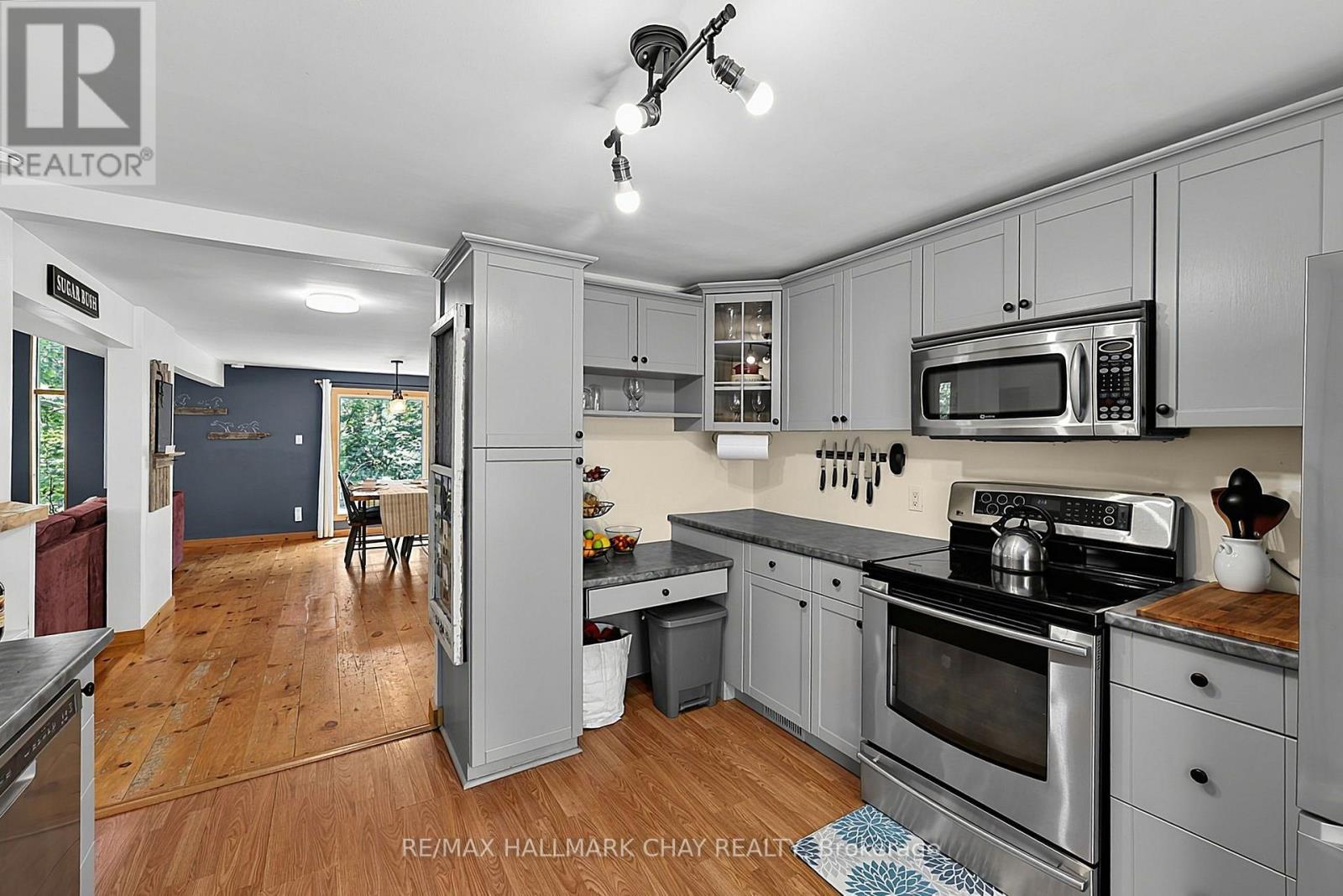 88 Huronwoods Drive, Oro-Medonte, Ontario  L0K 1E0 - Photo 9 - S13609158