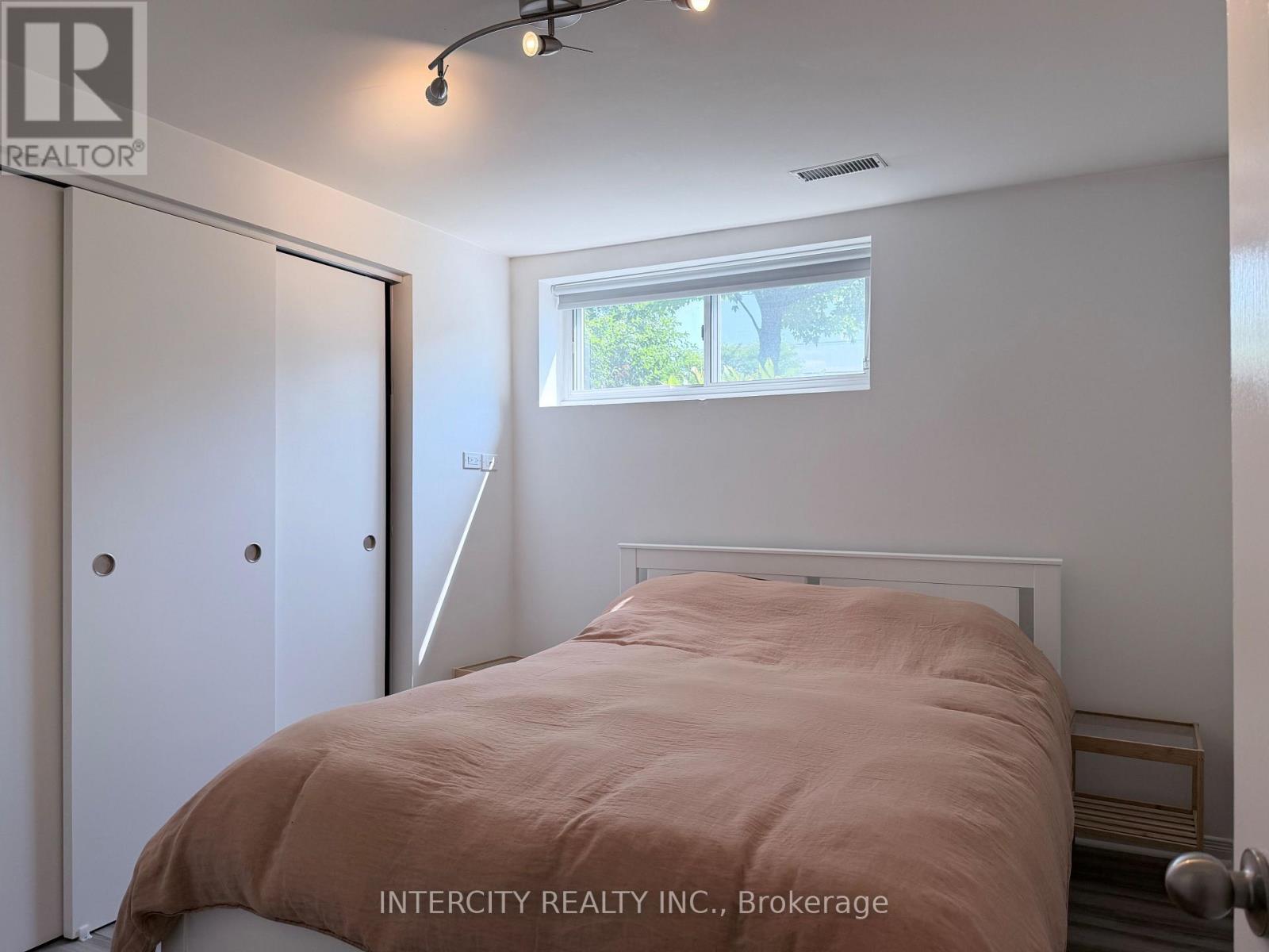 36 STRATHBURN BOULEVARD - Photo 12